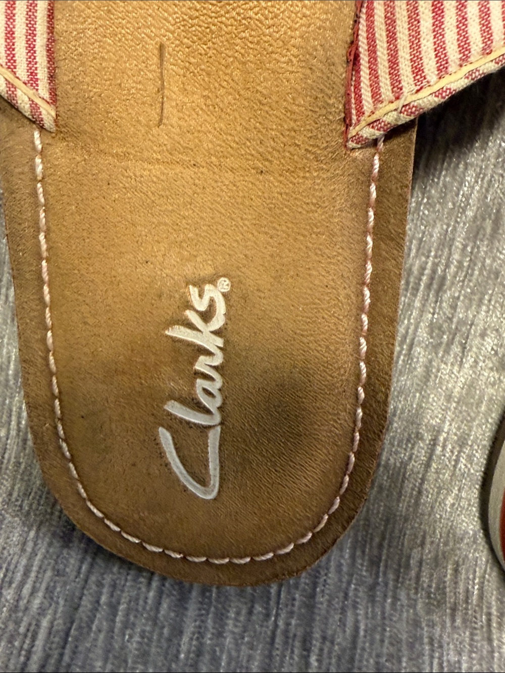 Clarks Women’s Red and White Leather Thong Sandals - Casual Slip-On - Picture 8 of 10